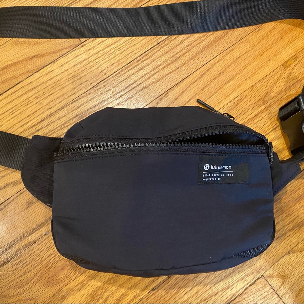 Lululemon Clean Lines Belt Bag 2L in black, cross body bag